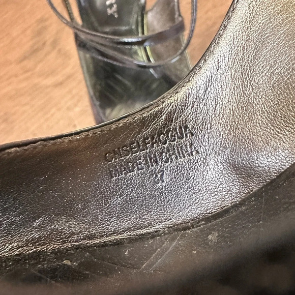 Burberry patent leather strappy wedges - Picture 6 of 6